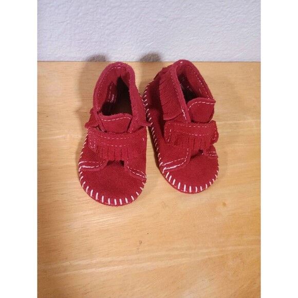 Minnetonka Baby Moccasins Size 3 Red Leather Shoes Fringe Boots - Picture 7 of 8